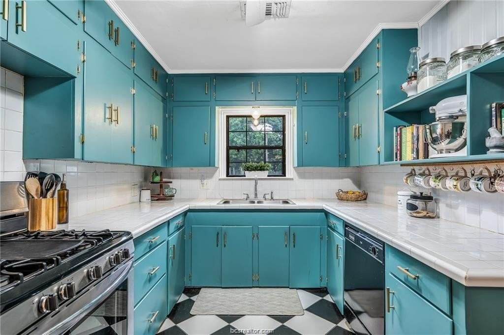 1414 E 29th St - Photo 7 of 21