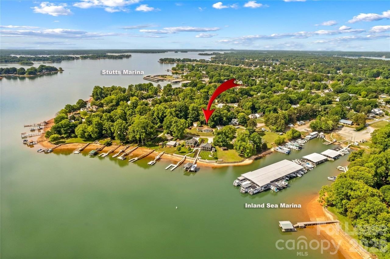 182 Commodore Loop - Photo 4 of 39