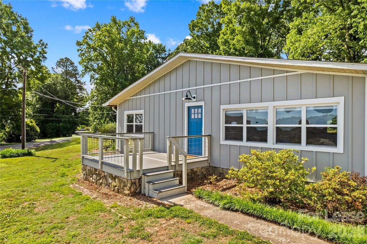 182 Commodore Loop - Photo 5 of 39