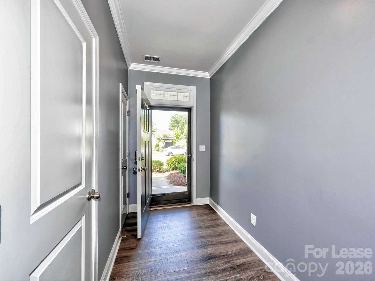 915 Emma Kate Ct - Photo 2 of 41