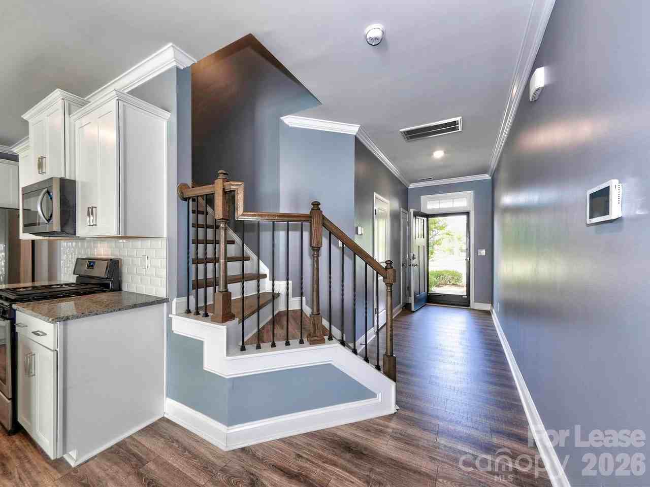 915 Emma Kate Ct - Photo 3 of 41
