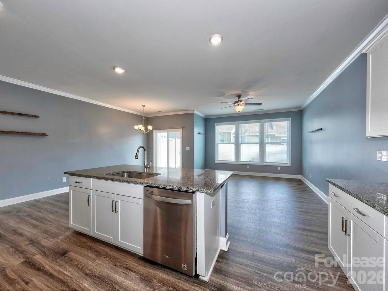 915 Emma Kate Ct - Photo 5 of 41