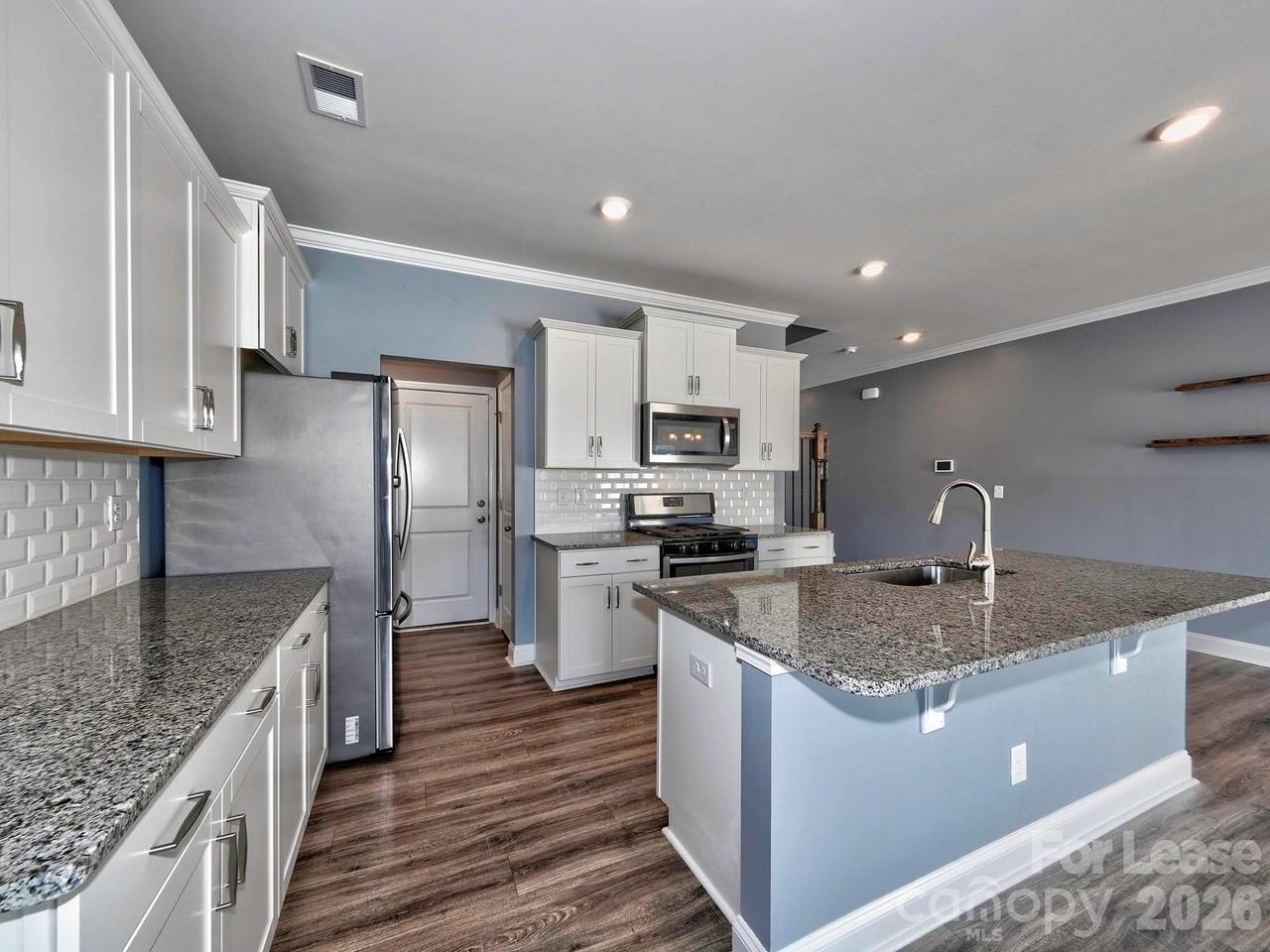 915 Emma Kate Ct - Photo 6 of 41