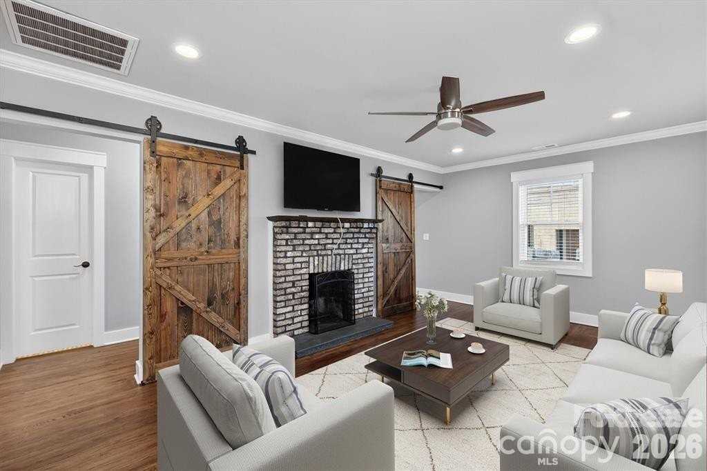 307 E Peterson Dr - Photo 2 of 25
