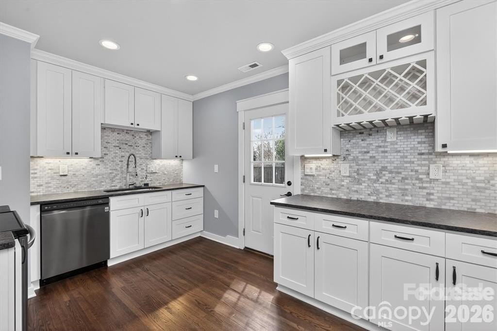 307 E Peterson Dr - Photo 4 of 25