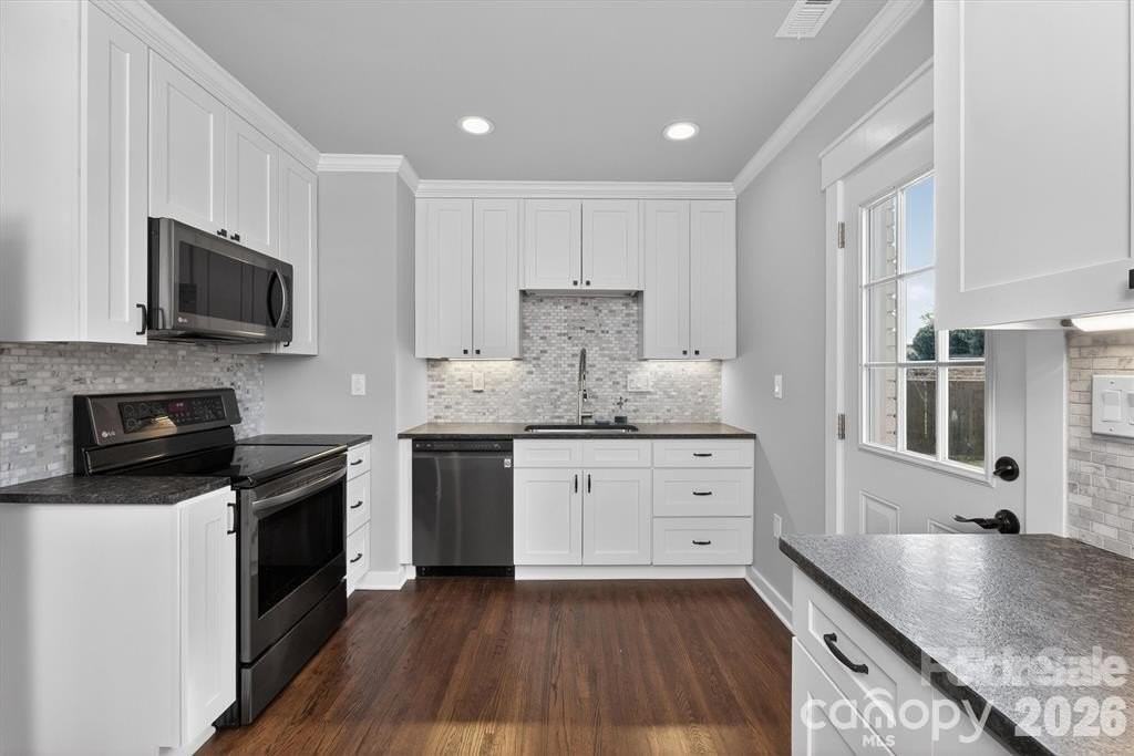 307 E Peterson Dr - Photo 5 of 25