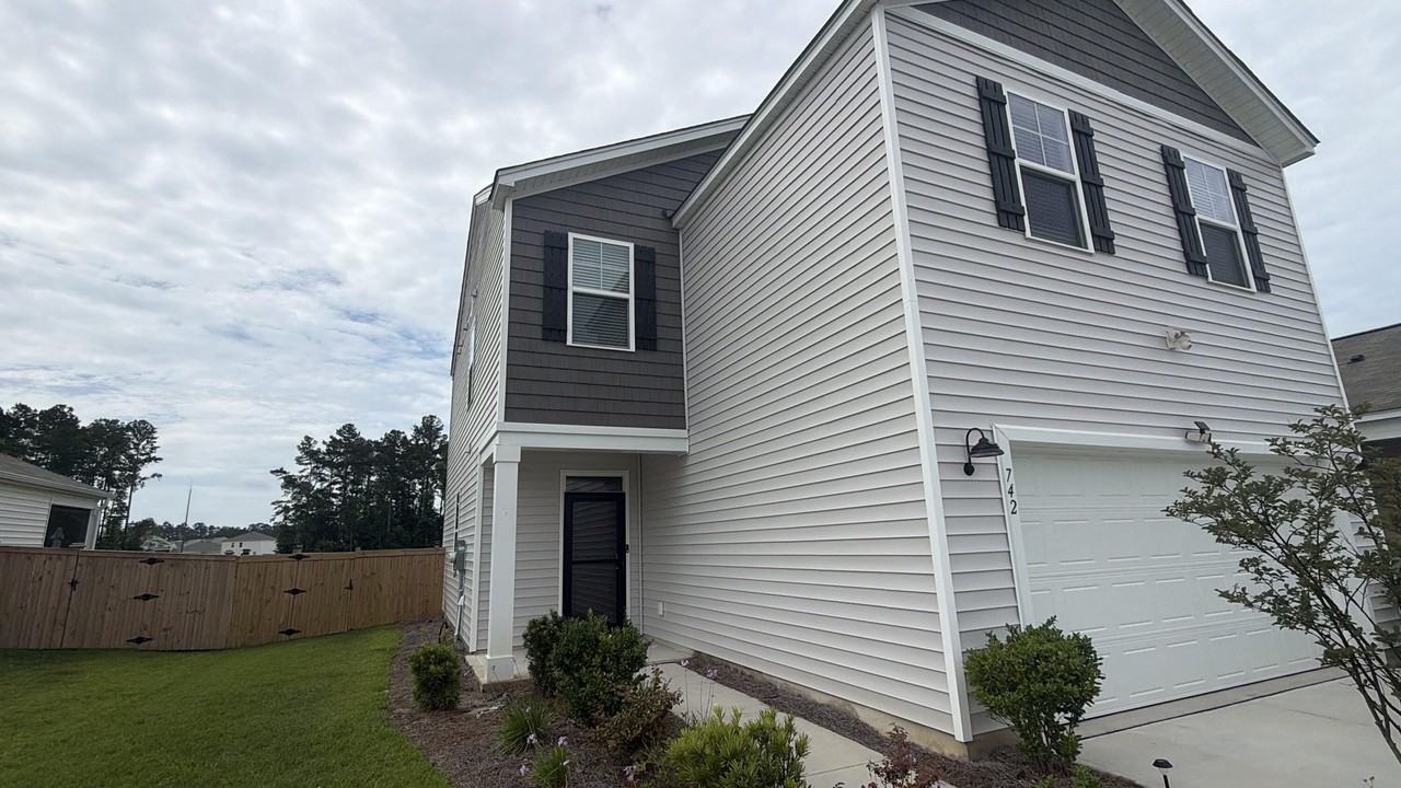 742 Ladywood Dr - Photo 4 of 26