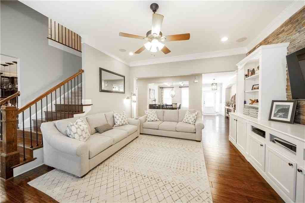7740 Stratford Ln - Photo 5 of 22