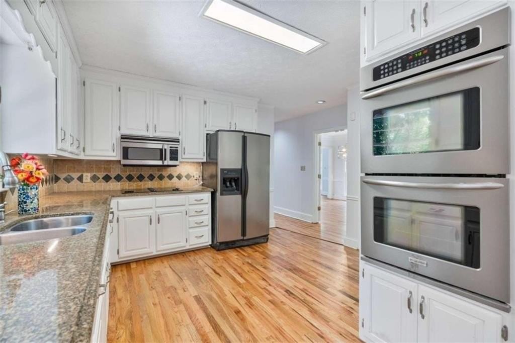 275 Sageglen Rd - Photo 6 of 23
