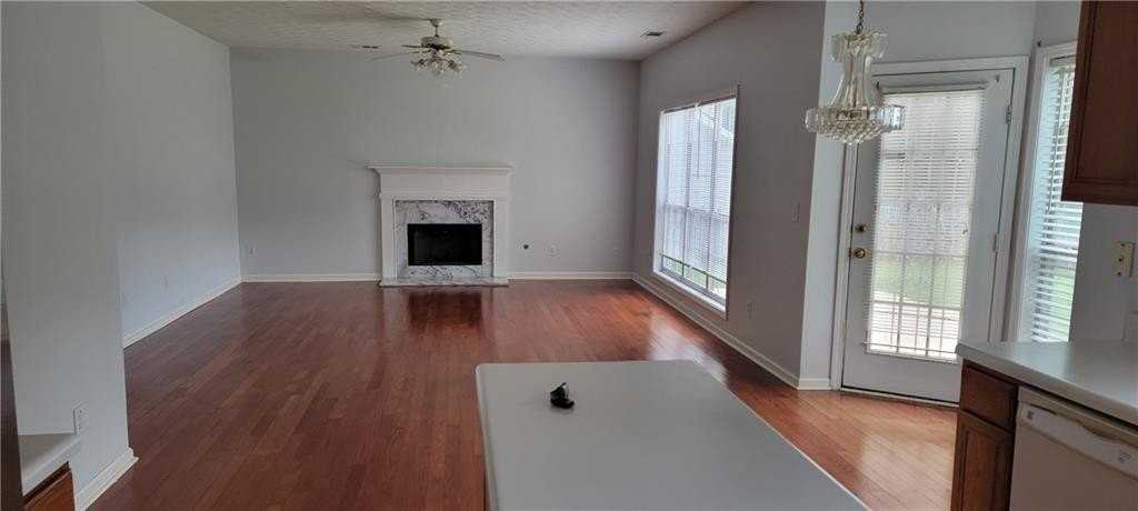 3748 Jackson Bluff Dr - Photo 3 of 9