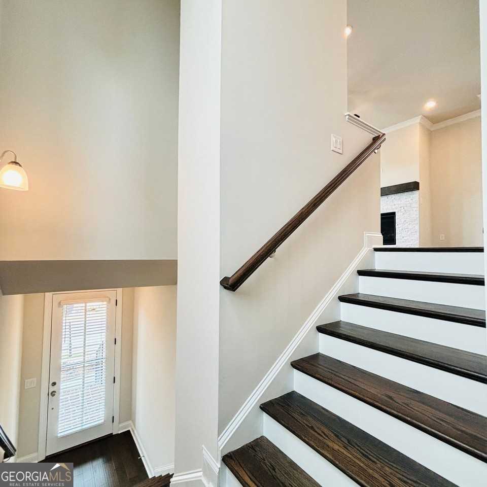 657 Summitt Hill Way - Photo 4 of 50