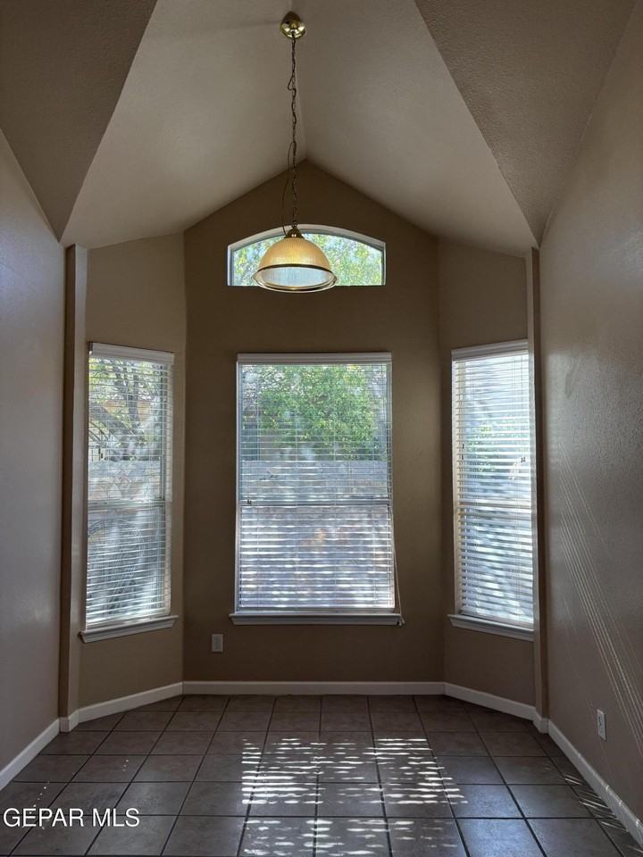 12421 Paseo De Arco Ct - Photo 6 of 26