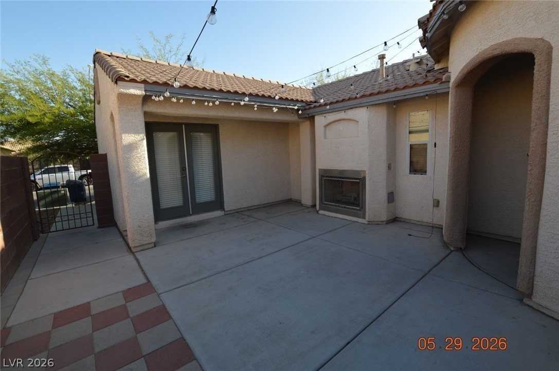 8398 Hollywood Hills Ave - Photo 3 of 20