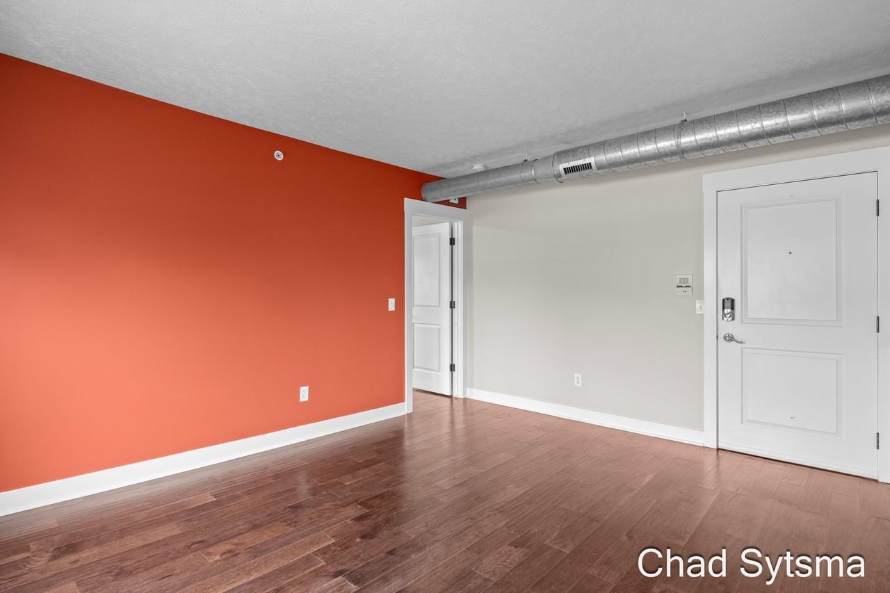 930 Wealthy St Se #D - Photo 4 of 17