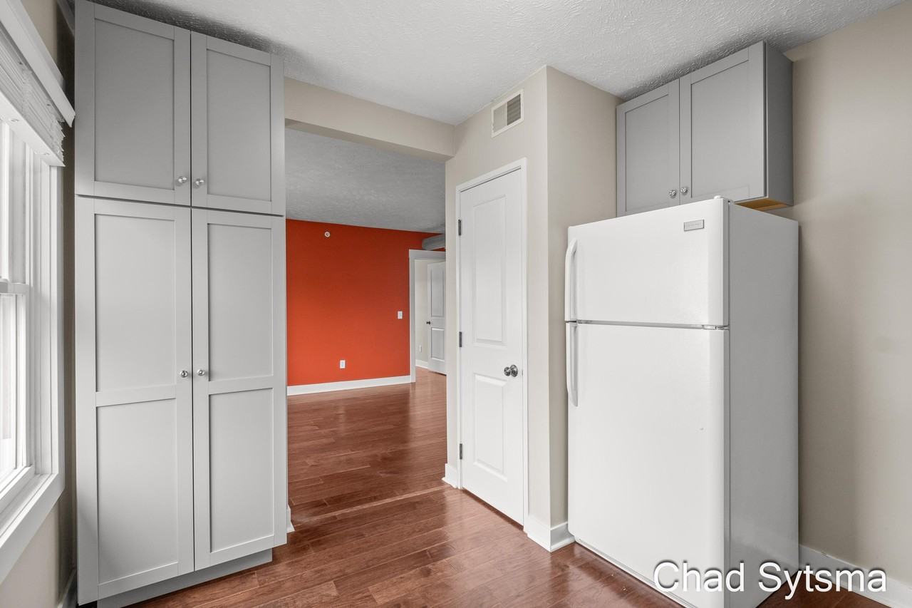 930 Wealthy St Se #D - Photo 6 of 17