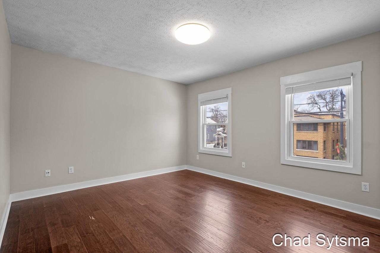 930 Wealthy St Se #D - Photo 7 of 17