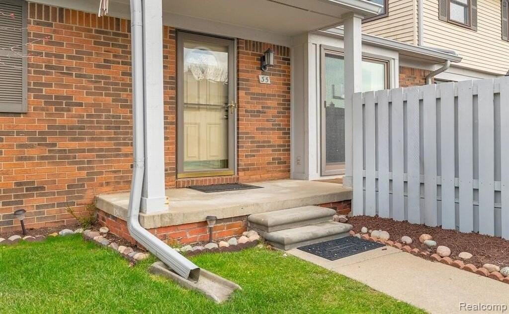 1921 Vine Way Dr #35 - Photo 4 of 28