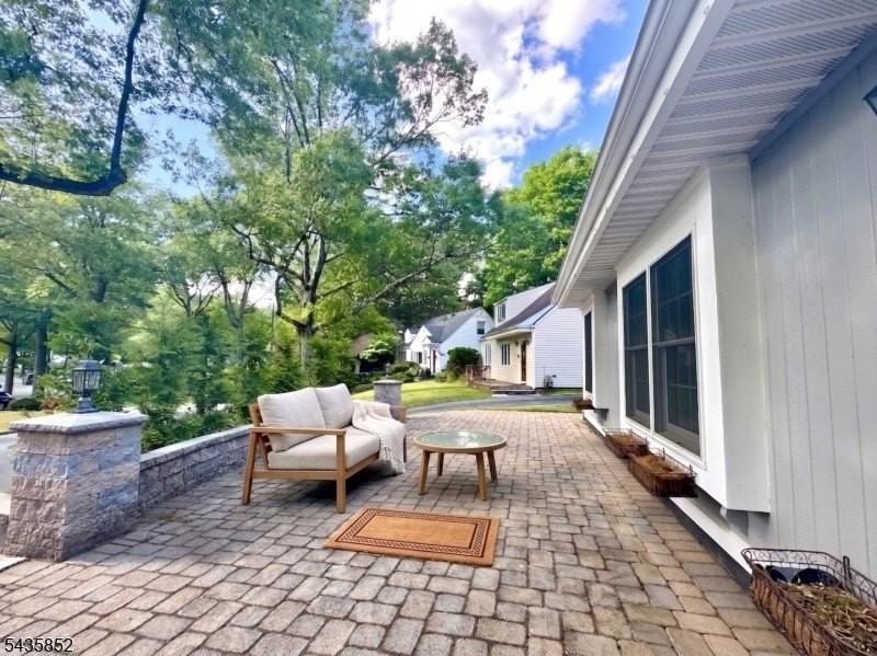 15 Nestro Rd - Photo 2 of 10