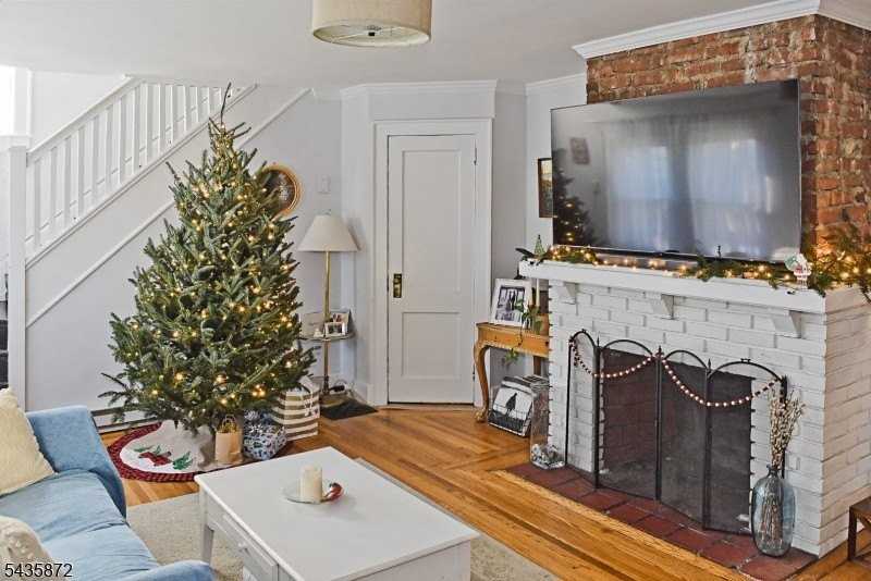 42 Olyphant Dr - Photo 4 of 18
