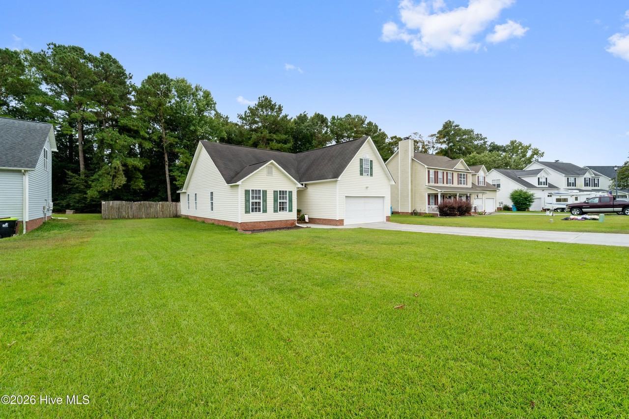 183 Bridlewood Dr - Photo 2 of 34