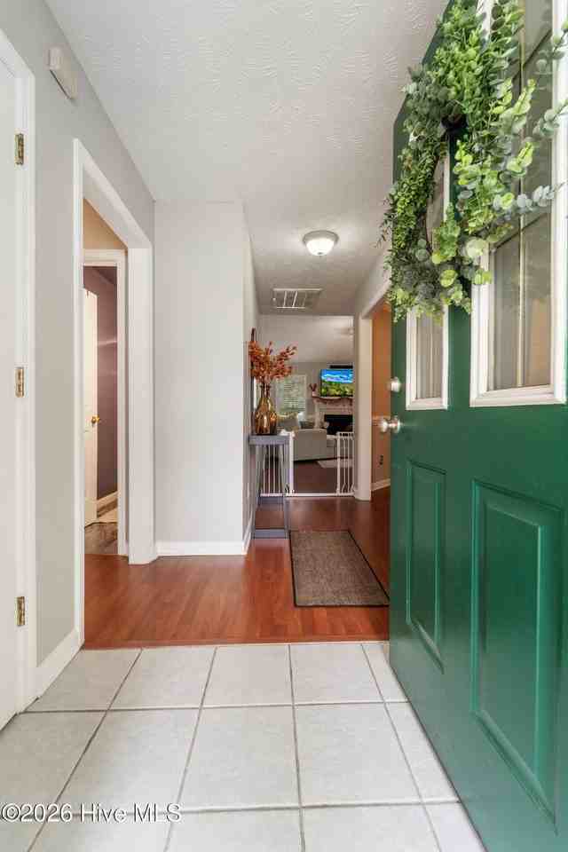 183 Bridlewood Dr - Photo 4 of 34