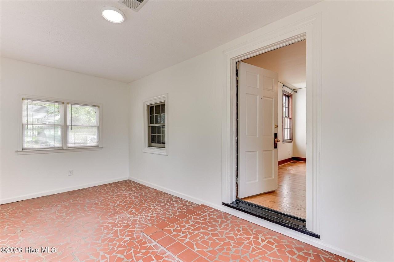 1712 Kissingbower Rd - Photo 6 of 35