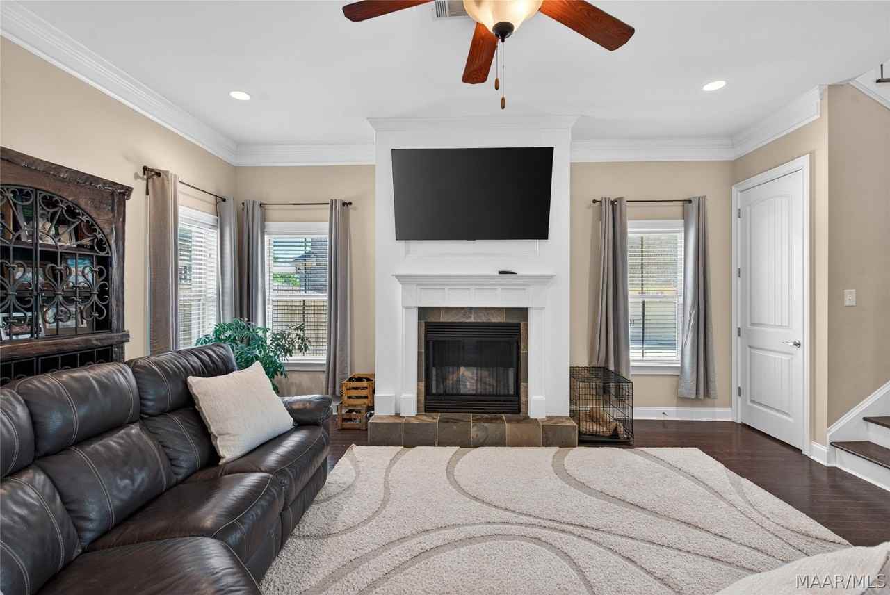 377 Sydney Dr S - Photo 4 of 27