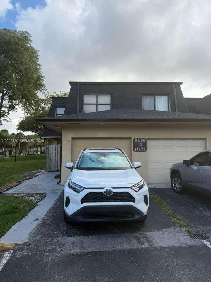 14233 Sw 94th Circle Ln #101-13 - Photo 2 of 9