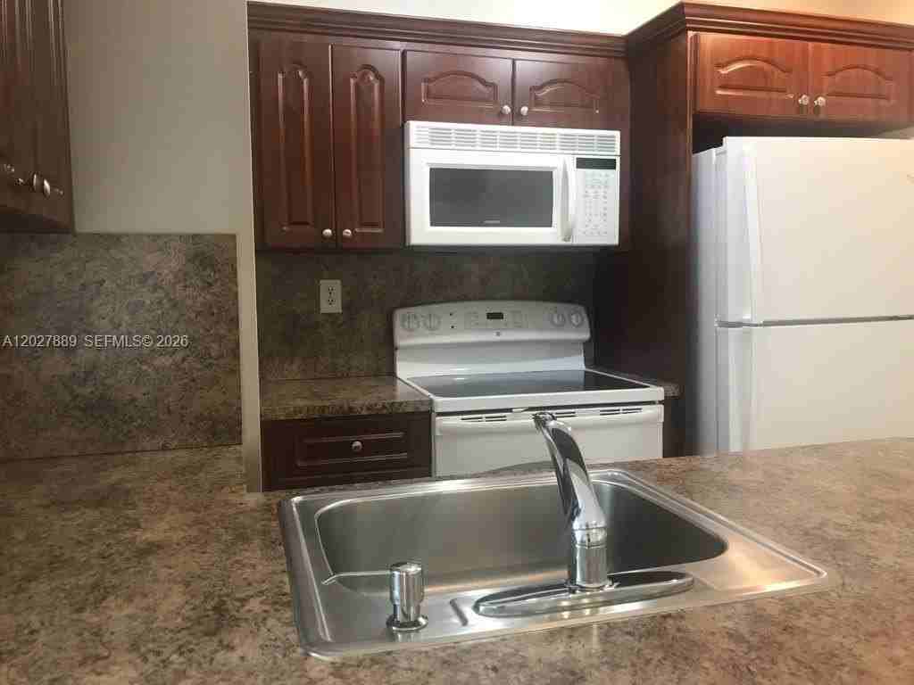 6740 Nw 175th Ln #L20 - Photo 3 of 22