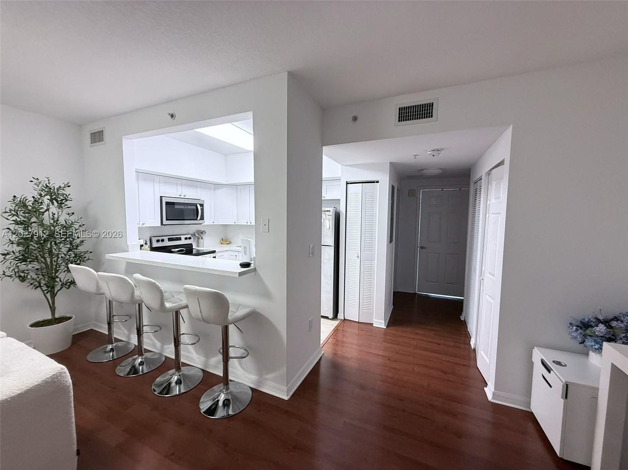 115 Sw 42nd Ave #402 - Photo 2 of 27