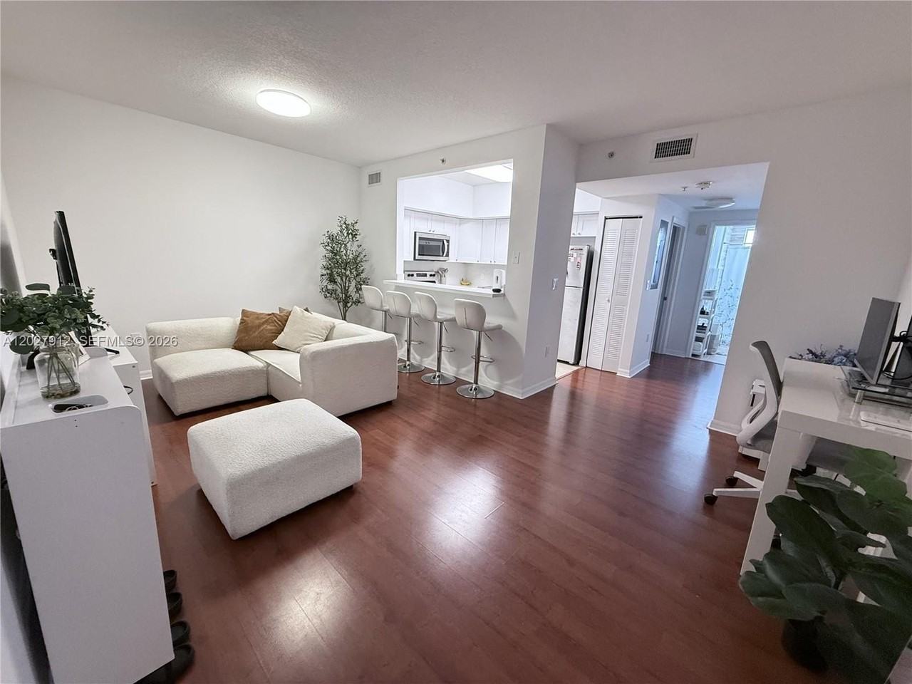 115 Sw 42nd Ave #402 - Photo 3 of 27