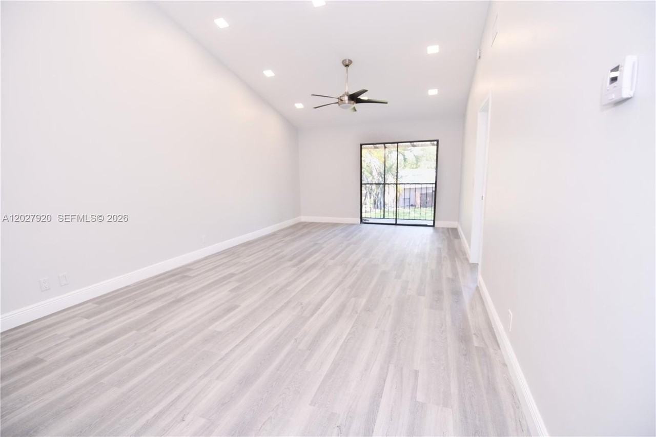 2315 Sw 22nd Ave #2020 - Photo 4 of 14
