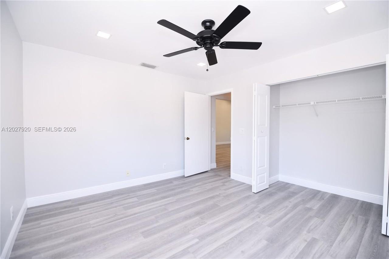 2315 Sw 22nd Ave #2020 - Photo 5 of 14