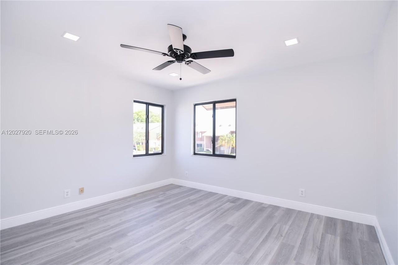 2315 Sw 22nd Ave #2020 - Photo 6 of 14