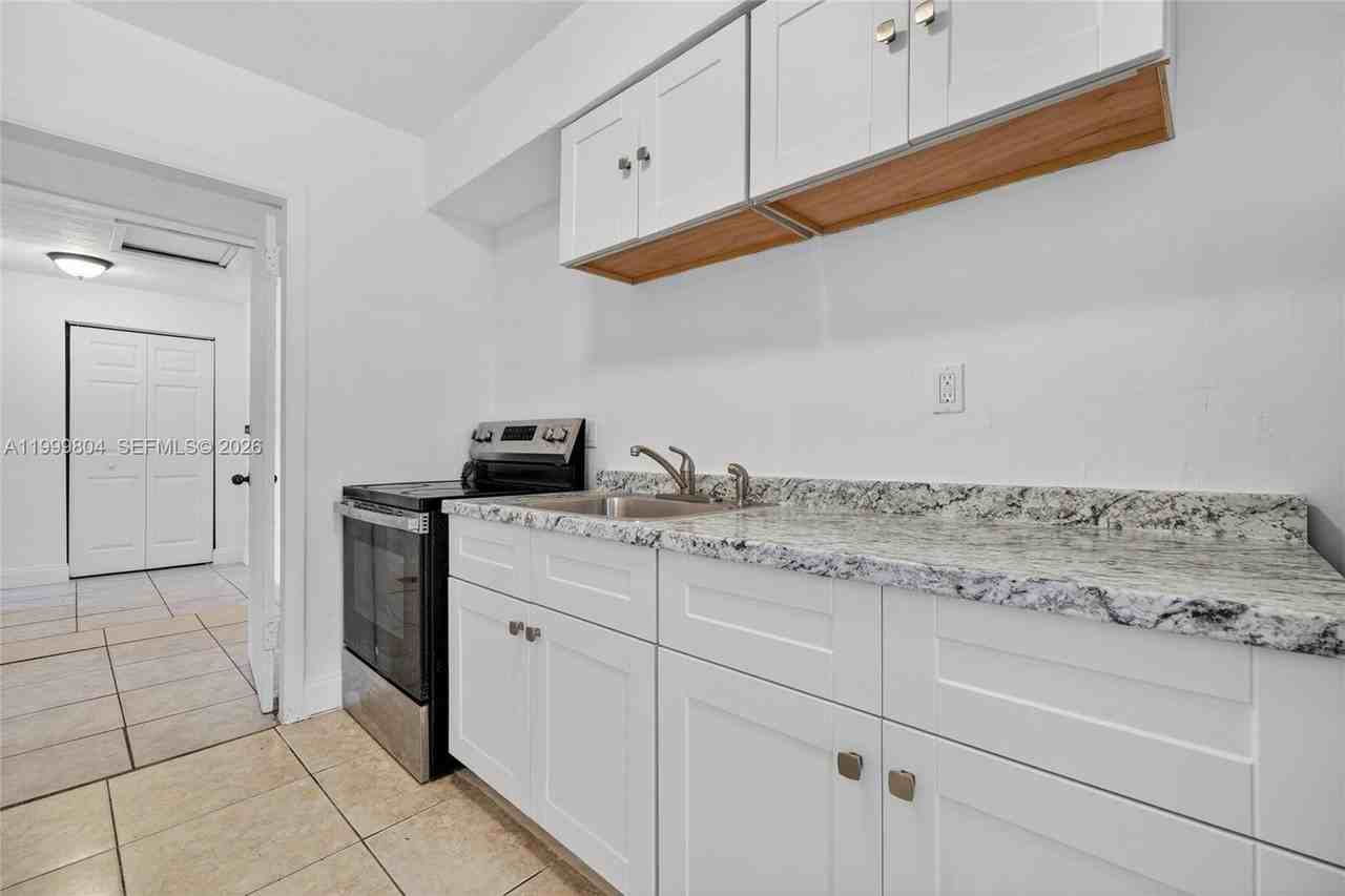 762 Ne 131st St #762 - Photo 3 of 8