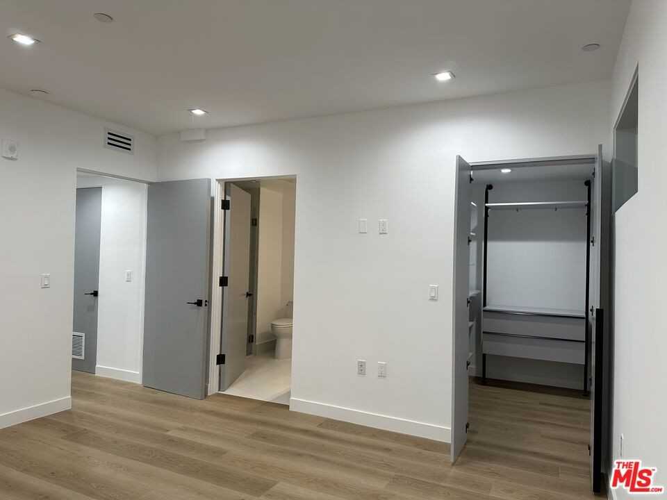 9842 Vidor Dr #101 - Photo 6 of 8