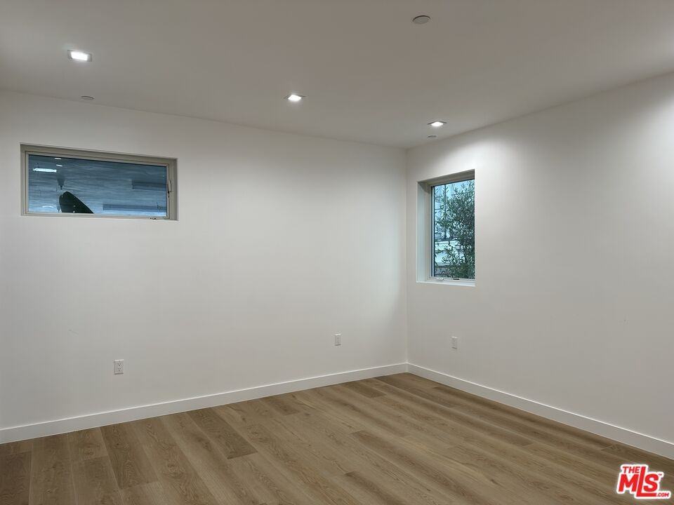 9842 Vidor Dr #101 - Photo 7 of 8