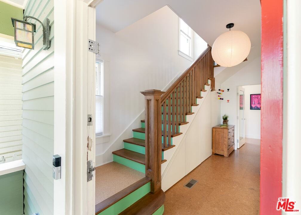 5676 Hub St - Photo 3 of 8