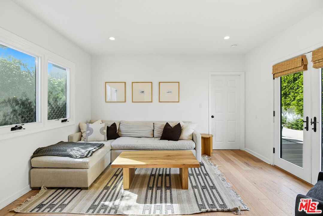 627 N Fuller Ave - Photo 5 of 8