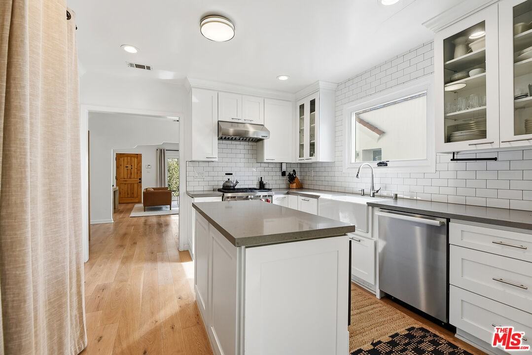 627 N Fuller Ave - Photo 6 of 8