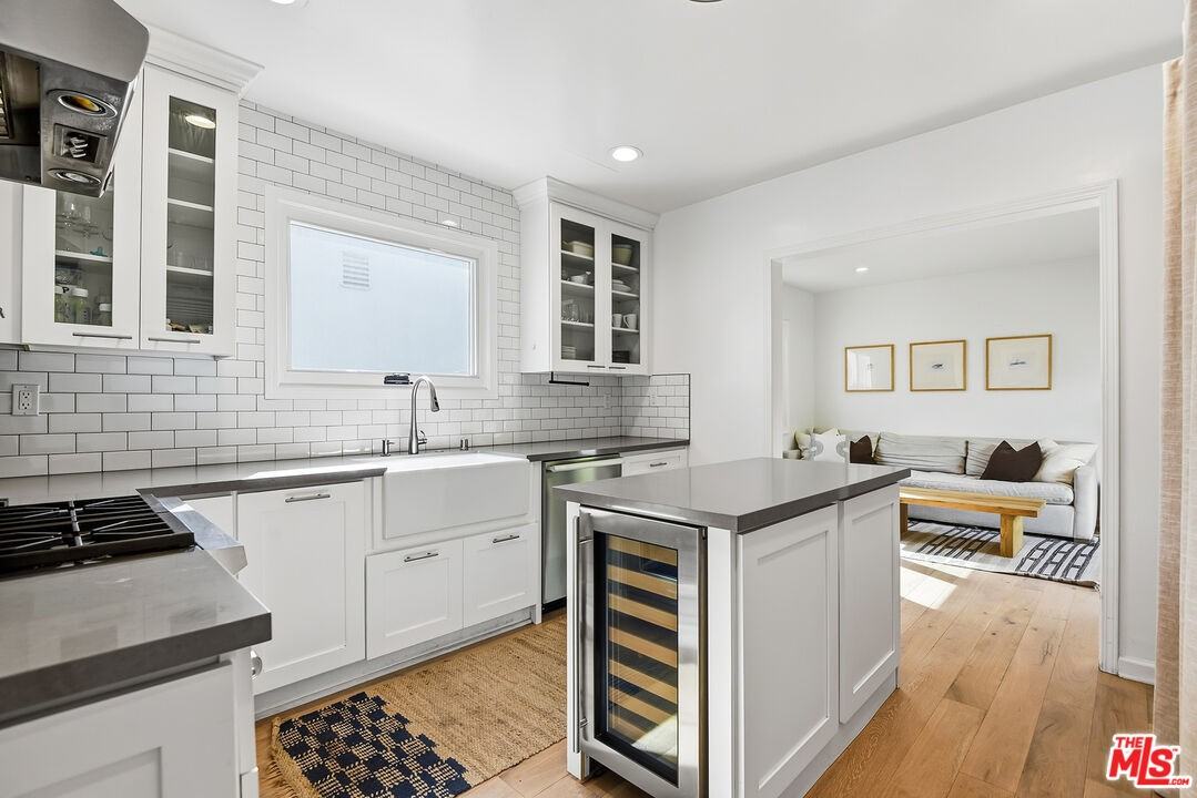 627 N Fuller Ave - Photo 7 of 8