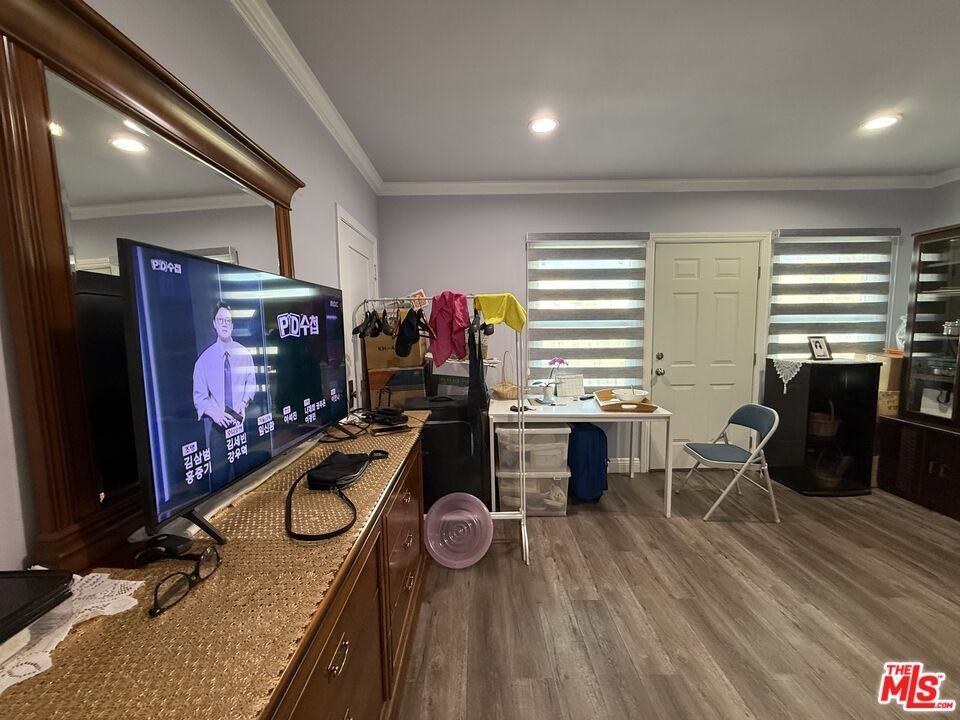 731 Crenshaw Blvd - Photo 4 of 8
