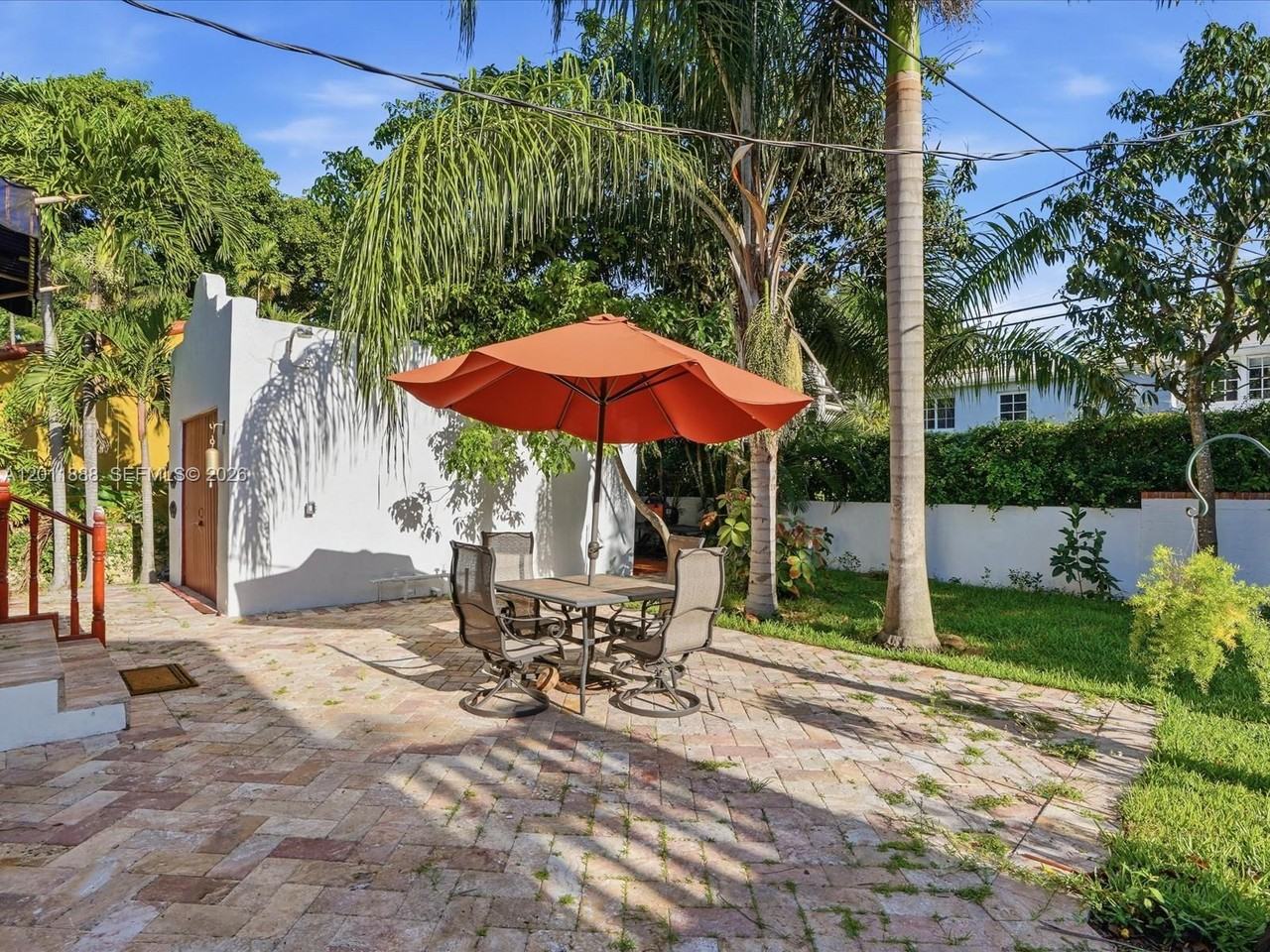 1139 Asturia Ave - Photo 7 of 8
