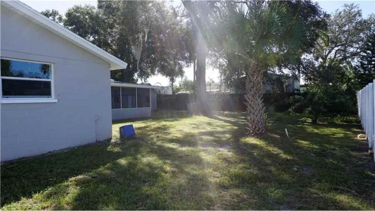 8518 Woodlake Dr - Photo 4 of 16