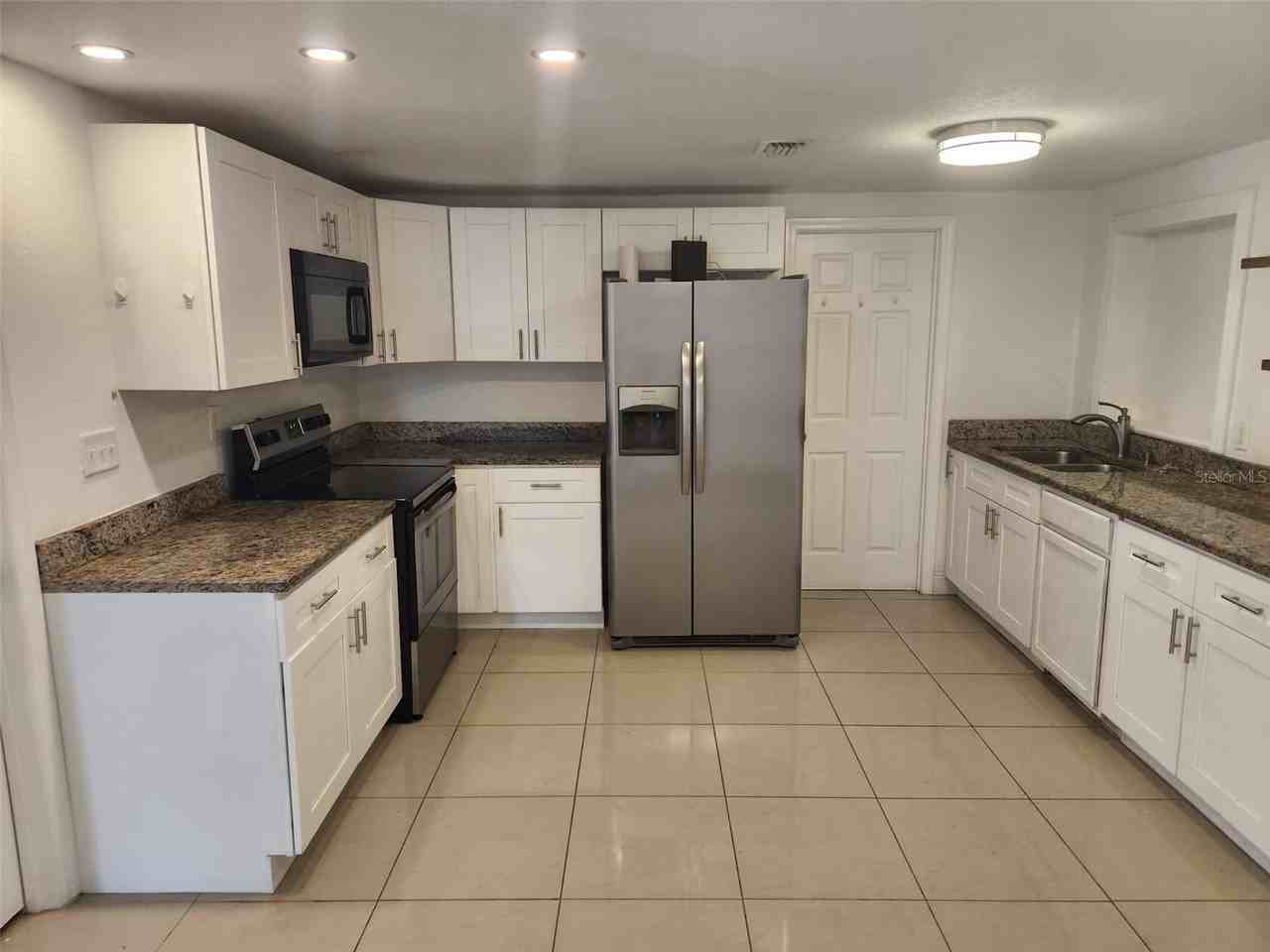8518 Woodlake Dr - Photo 5 of 16