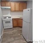 9050 Francis Lewis Blvd - Photo 2 of 7