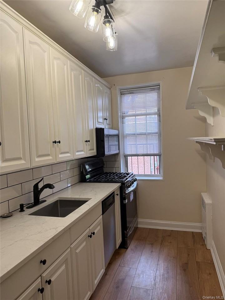 770 Bronx River Rd #A42 - Photo 2 of 9