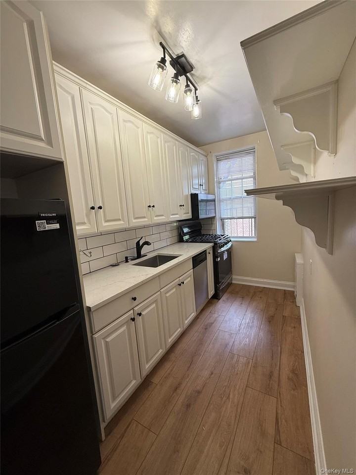 770 Bronx River Rd #A42 - Photo 3 of 9
