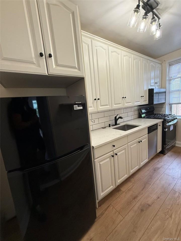 770 Bronx River Rd #A42 - Photo 4 of 9