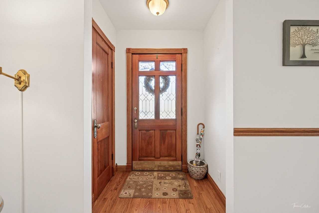1901 Curtiss St - Photo 2 of 45